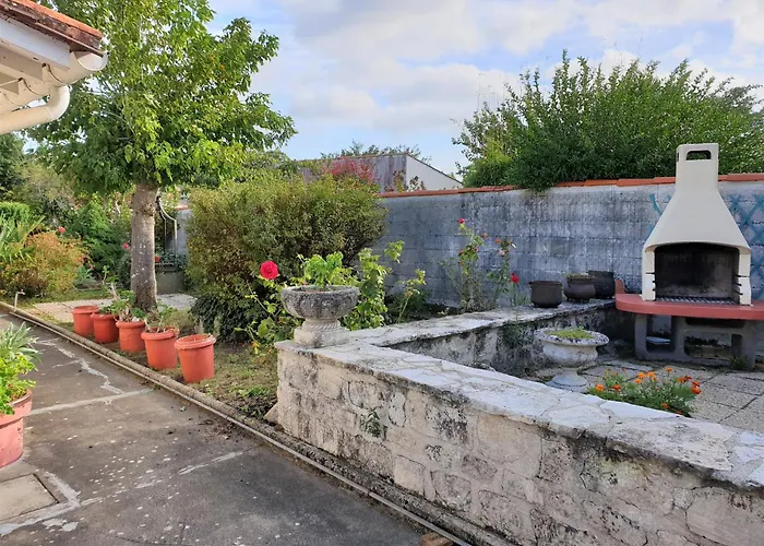 - Maison Rustique Avec Jardin Clos - Proche Commerces Et Plages Villa Royan