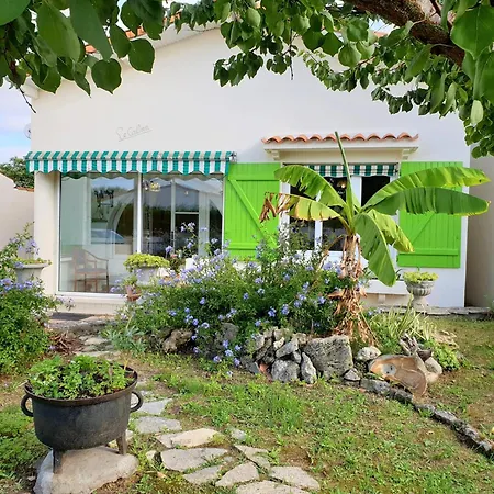 - Maison Rustique Avec Jardin Clos - Proche Commerces Et Plages *