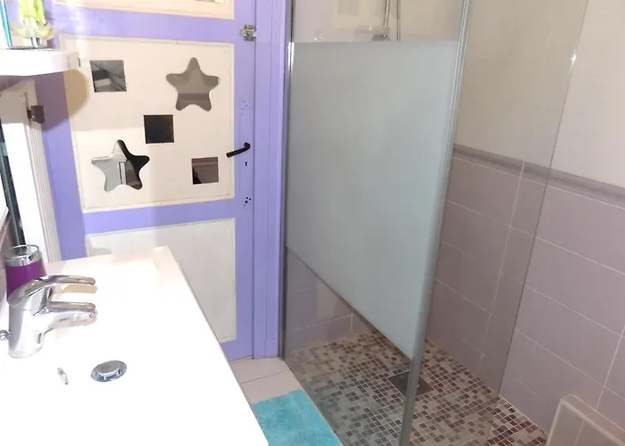 - Maison Rustique Avec Jardin Clos - Proche Commerces Et Plages Royan