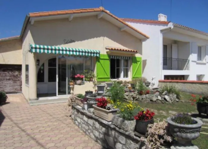 Villa - Maison Rustique Avec Jardin Clos - Proche Commerces Et Plages Royan