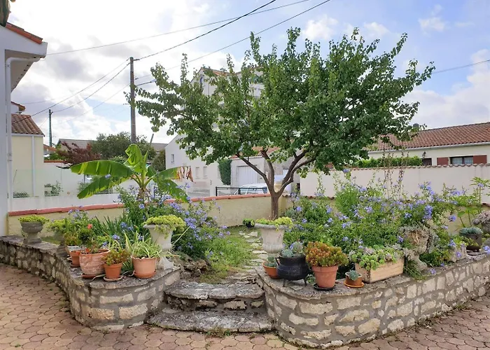 - Maison Rustique Avec Jardin Clos - Proche Commerces Et Plages * Royan